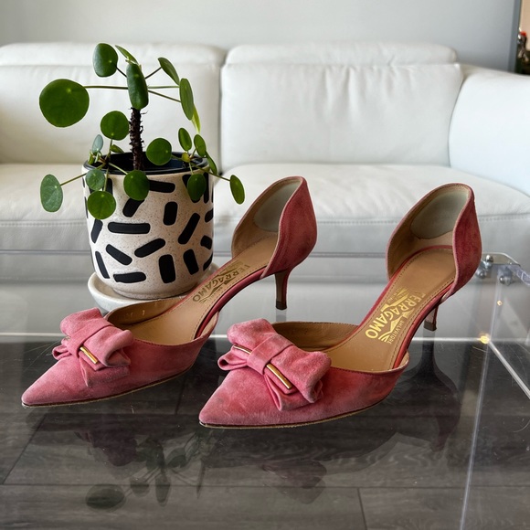 SALVATORE FERRAGAMO | POINTED TOE PINK SUEDE KITTEN HEELS - Picture 2 of 9